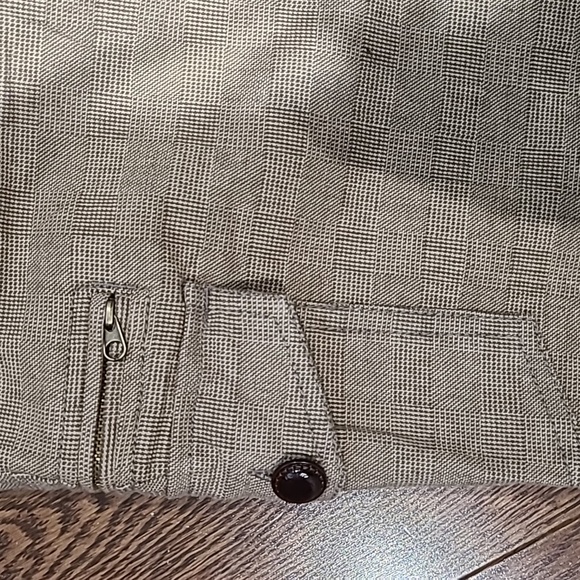 Tweed pattern Capri pants. Size 4. Good condition. - Picture 6 of 7